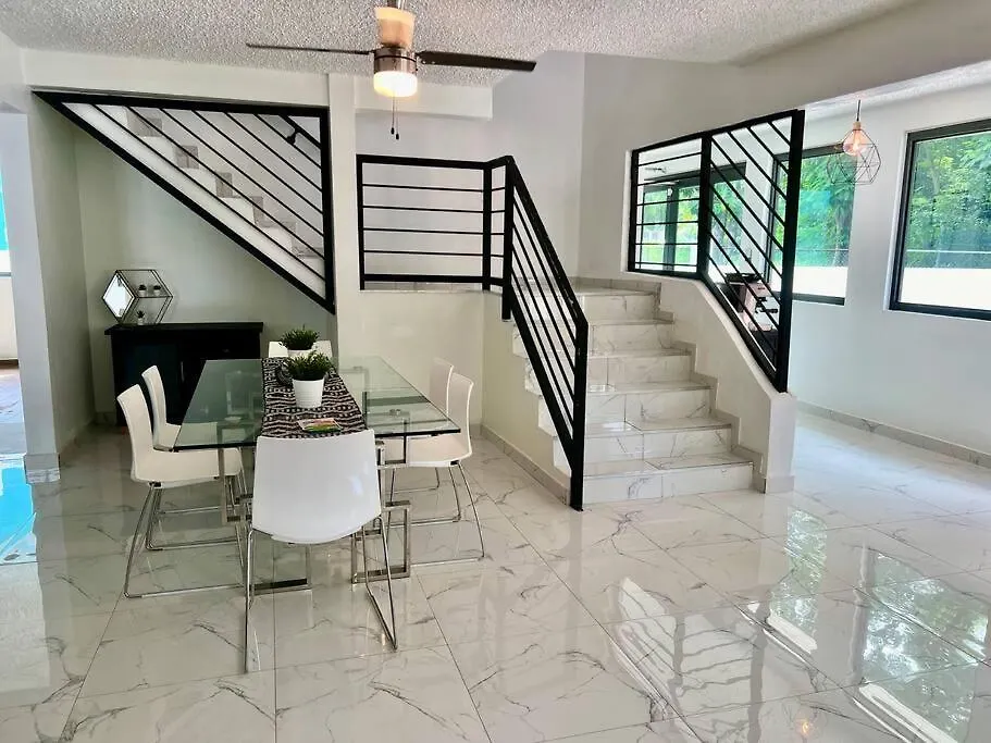 Dorado White House Vila